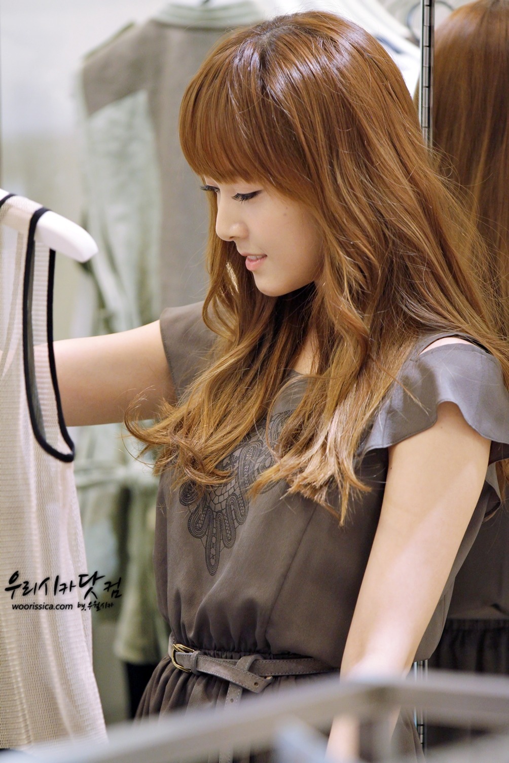 [PIC][15-06-2012]Jessica ghé thăm cửa hàng "COMING STEP" tại Gangnam vào trưa nay - Page 5 Tumblr_m5rs0pyeFX1qitdj1o4_1280