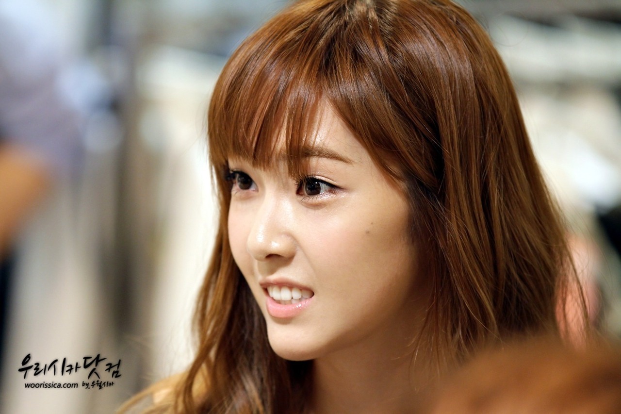 [PIC][15-06-2012]Jessica ghé thăm cửa hàng "COMING STEP" tại Gangnam vào trưa nay - Page 5 Tumblr_m5rtteiYXQ1qitdj1o1_1280