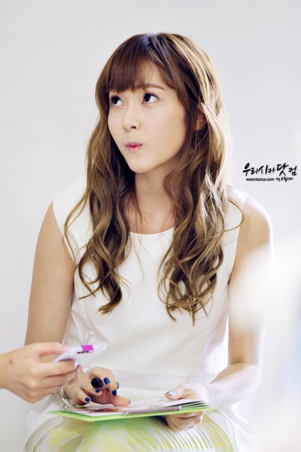 [PIC][15-06-2012]Jessica ghé thăm cửa hàng "COMING STEP" tại Gangnam vào trưa nay - Page 6 Tumblr_m5toi0bkgL1qitdj1o1_1280