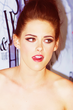 Kristen Tumblr_m5vfdvXuOF1qbnvlgo4_250