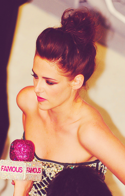 Kristen Tumblr_m5vldxufwS1qcezh0o1_250