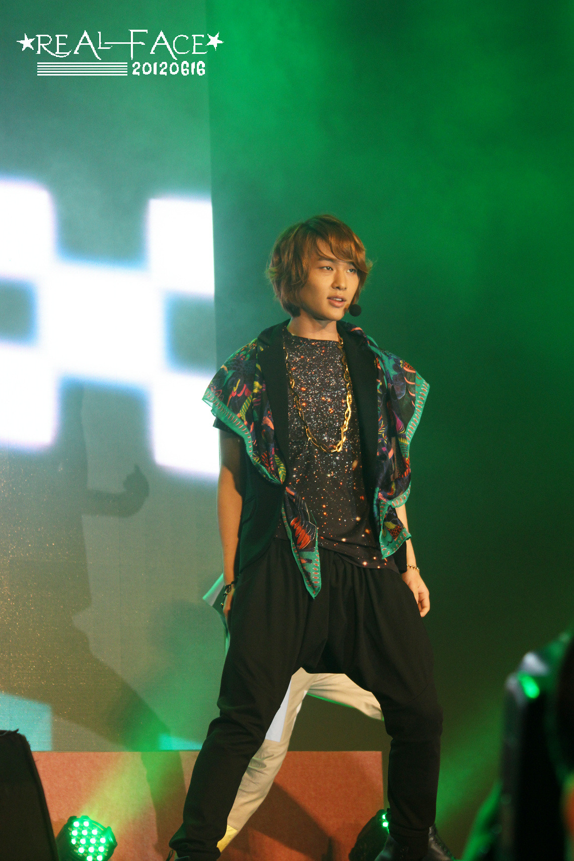 120616 Onew @ Etude Tumblr_m5x9rvDtrC1r8fs1io1_1280