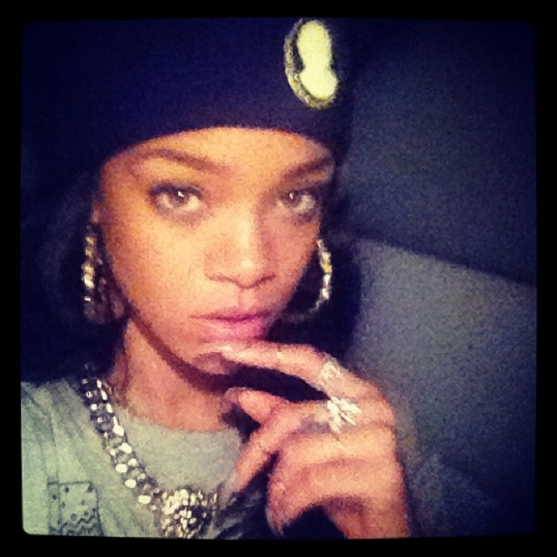 Rihanna .  - Page 31 Tumblr_m5y026I2Xg1qgy8r3o1_500