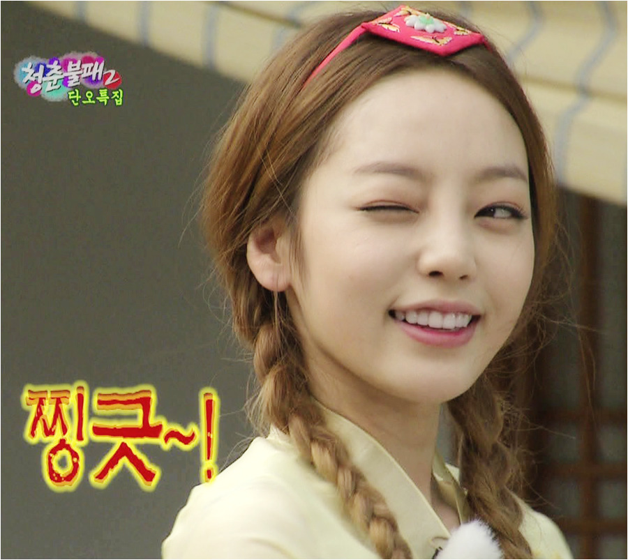 غـو هـارا تذوب القلوب بسبب غمزتها في برنامج “Invincible Youth 2″ الترفيهي ..!  Tumblr_m657pxJifG1rpgsh9o2_1280