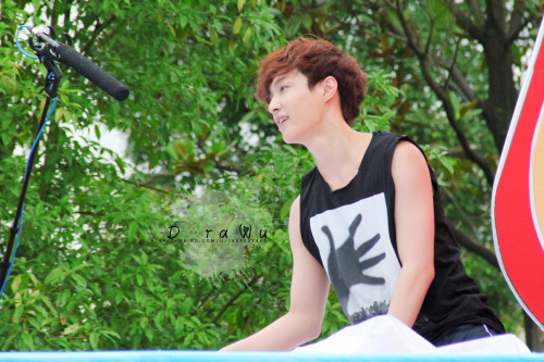 [FANTAKEN] Lay @ Quan Li Yi Fu Recording Tumblr_m67c81jGz11qhmxnlo1_500