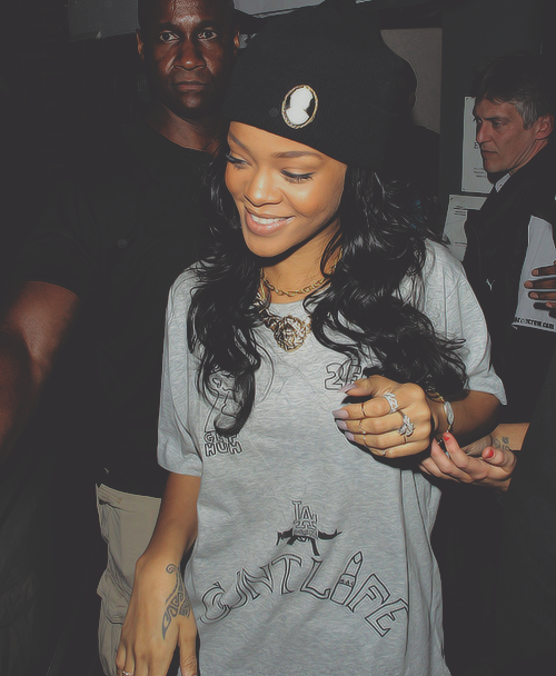 Rihanna .  - Page 35 Tumblr_m6ej7nYfNR1qgy8r3o1_500