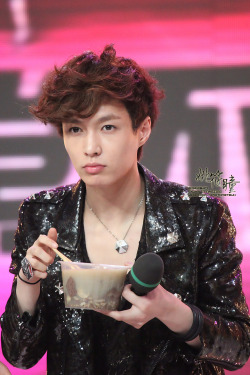 [OTHER] LAY @ EXCEPTIONALLY UNLIKE ANOTHER 非常不一班’ RECORDING Tumblr_m6fahyJPEz1rp5e9qo3_250