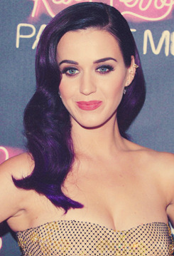 Katy Perry - Page 35 Tumblr_m6fj14CMrm1qzbagvo1_250