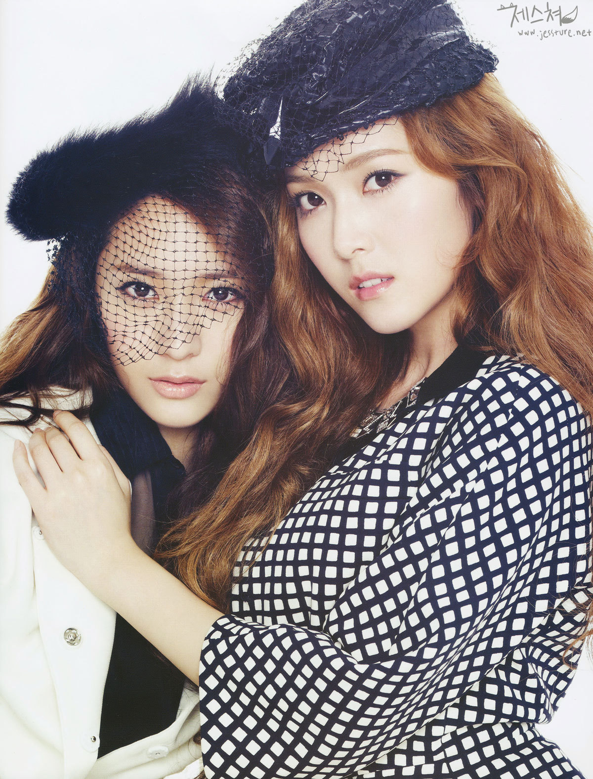 {Pics} Jessica @ Marie Claire Magazine "Hermanas Jung" Tumblr_m6ucrxMWIy1r9p9hko2_1280