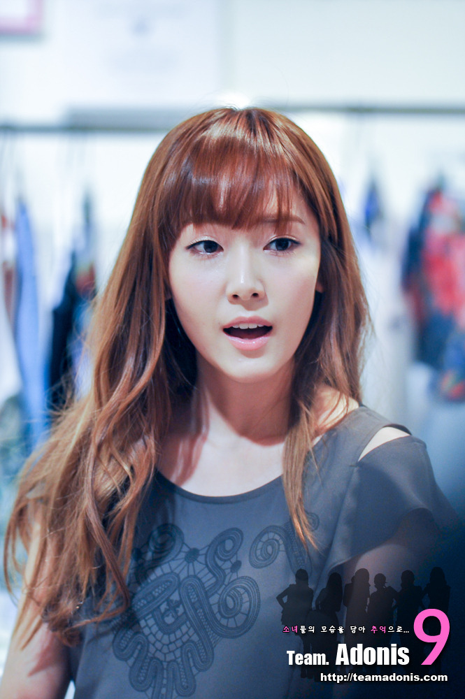 [PIC][15-06-2012]Jessica ghé thăm cửa hàng "COMING STEP" tại Gangnam vào trưa nay - Page 7 Tumblr_m6ydepkaqQ1qitdj1o2_1280