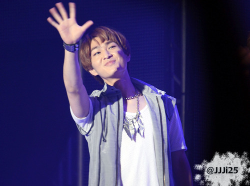 120714 Onew @ Yellow Sea International Yacht Tournament Concert Tumblr_m75yw4ZMvC1qdtvhxo1_500