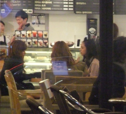 [PIC][15-07-2012]Phát hiện Tiffany và Sulli tại một quán cà phê Tumblr_m76xvdvaw71qiknqko1_1280