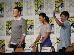 Imagenes - Glee Cast en Comic Con 2012 (actualizado 15/07) Tumblr_m774qqUmrd1qfyijao2_250