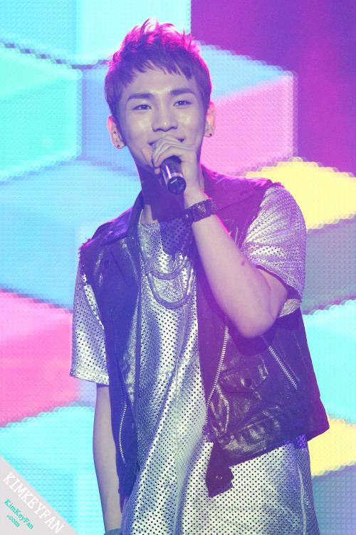 120714 Key @ Yellow Sea International Yacht Tournament Concert Tumblr_m796mxesFG1r838i7o1_500