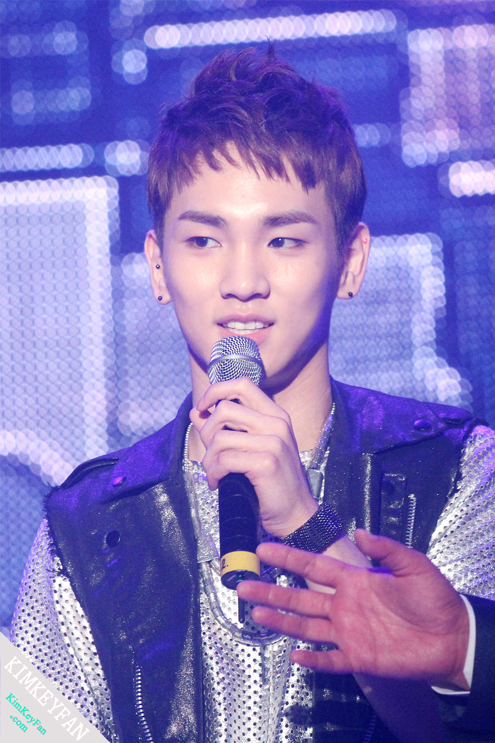 120714 Key @ Yellow Sea International Yacht Tournament Concert Tumblr_m796mxesFG1r838i7o7_1280