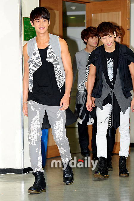 120722 Minho @ Conferencia de Prensa de SWC II Tumblr_m7jtrpAEsn1qdtvhxo5_500