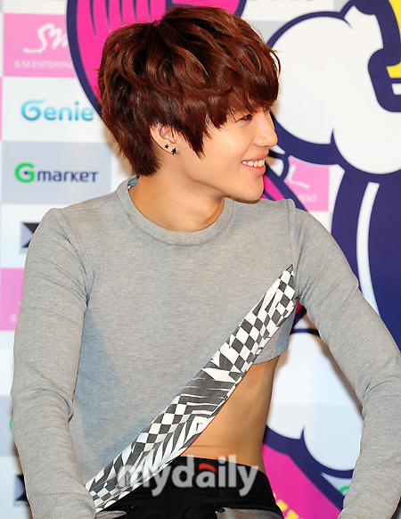 120722 Taemin @ Conferencia de Prensa de SWC II Tumblr_m7jtwujh9G1qdtvhxo8_500