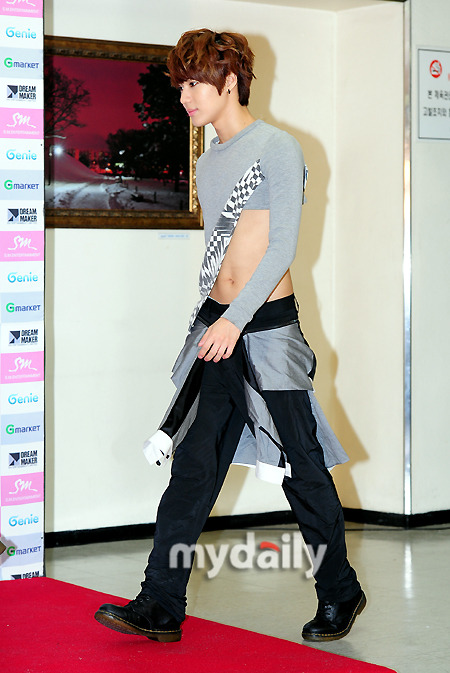 120722 Taemin @ Conferencia de Prensa de SWC II Tumblr_m7ju2qWzOO1qdtvhxo3_500