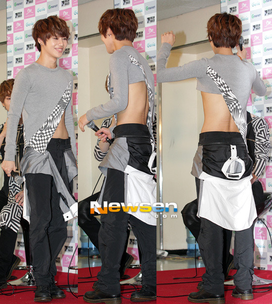 120722 Taemin @ Conferencia de Prensa de SWC II Tumblr_m7ju75cGEe1qdtvhxo7_1280