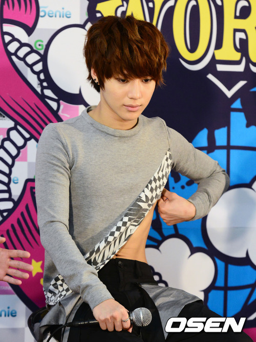 120722 Taemin @ Conferencia de Prensa de SWC II Tumblr_m7jujkkFwK1qdtvhxo4_500