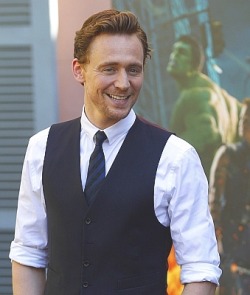 Tom Hiddleston Tumblr_m7jwrf0hZT1r0xy2mo1_250