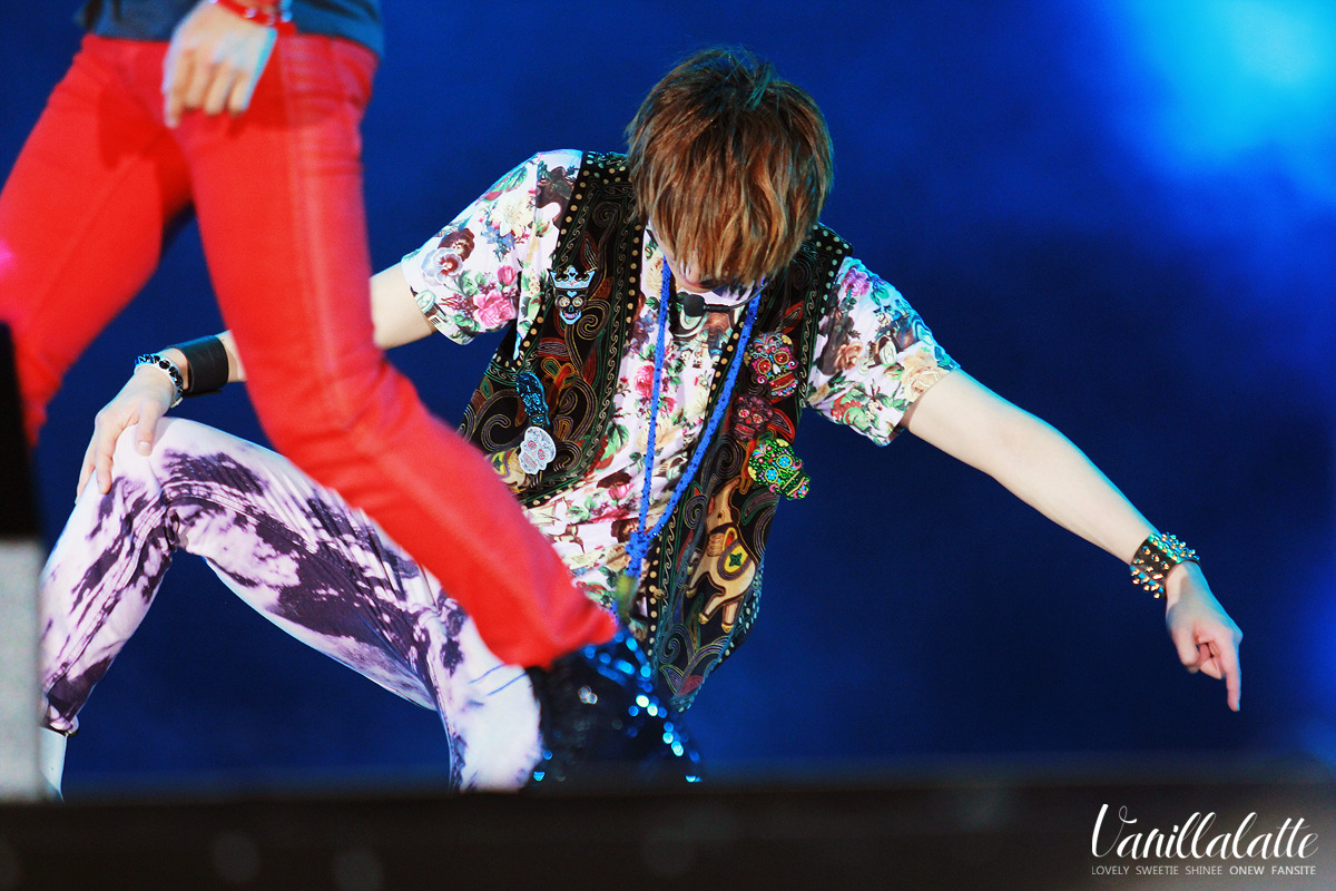 120727 Onew @ Yeosu Expo  Tumblr_m7x8kdl7gF1r8fs1io1_1280