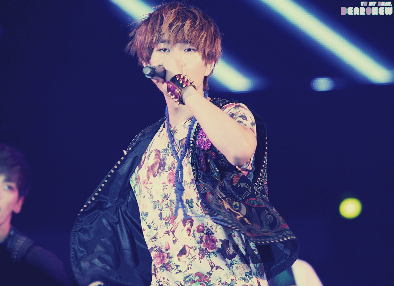 120727 Onew @ Yeosu Expo  Tumblr_m7x8n3S26H1r8fs1io1_1280