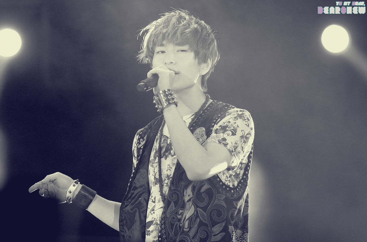 120727 Onew @ Yeosu Expo  Tumblr_m7x8oaAGnc1r8fs1io1_1280