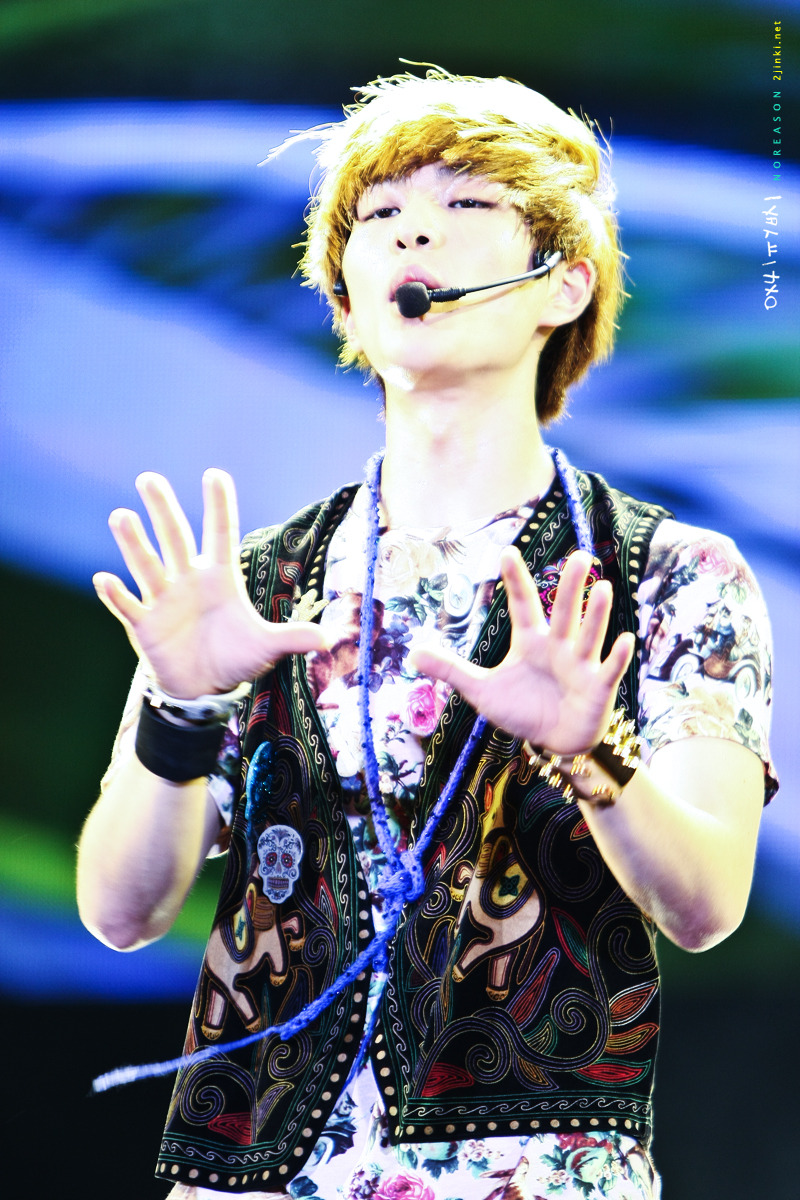 120727 Onew @ Yeosu Expo  Tumblr_m7xh57vPL21r8fs1io1_1280