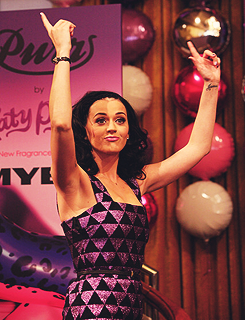 Katy Perry. - Page 2 Tumblr_m803lptUWx1r5d81lo2_r1_250