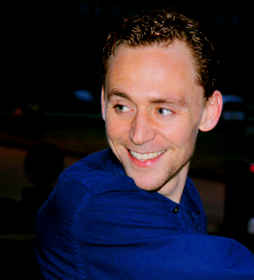 Kedvenc képeink Tom Hiddlestonról No. 1. - Page 20 Tumblr_m8151gbhYW1qe8a0fo1_r1_500