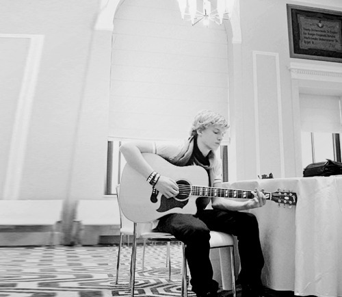 Cody Simpson.[2] - Page 21 Tumblr_m81llvGVcT1qmlq5so1_500