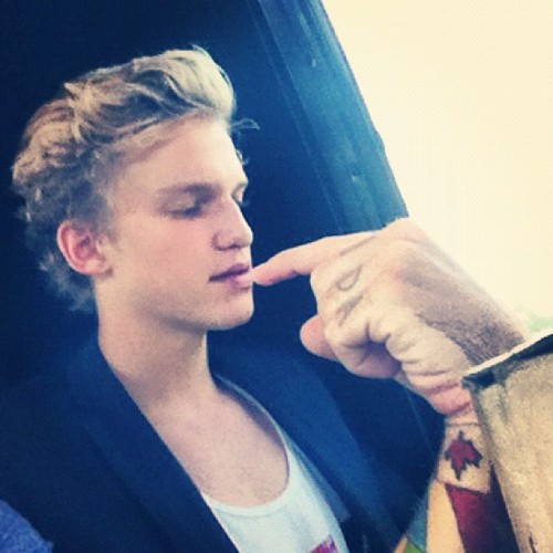 Cody Simpson.[2] - Page 20 Tumblr_m81pvtVkvC1qmlq5so1_500