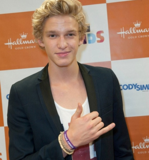 Cody Simpson.[2] - Page 17 Tumblr_m834f74JFz1roq7yqo1_500