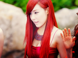 [PICS/GIFS][Update]Topic update red hair of TIFFANY Tumblr_m84j3zIDHj1rpv26ho3_250