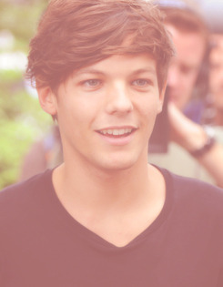 Poisid: Louis William Tomlinson  Tumblr_m85cyiukrq1qh9d93o2_250