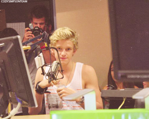 Cody Simpson.[2] - Page 5 Tumblr_m85nibeQZU1qkblqao1_500