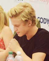 Cody Simpson. - Page 39 Tumblr_m872neN3EK1qkblqao7_250