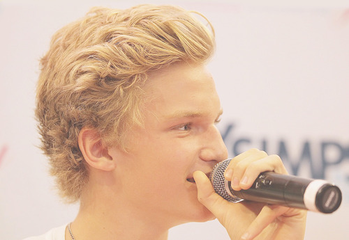 Cody Simpson. - Page 21 Tumblr_m8aulh5ANs1qjyyhco1_500