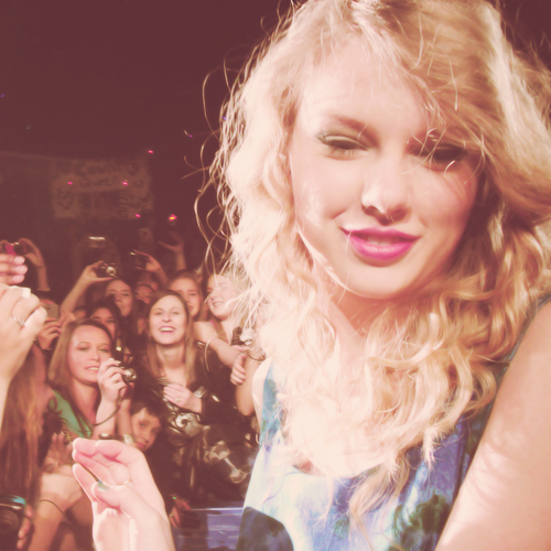 Taylor Swift - Page 2 Tumblr_m8d1ucnUWp1rx8ev8o1_500