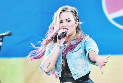 Demi Lovato. - Page 7 Tumblr_m8d959uOuv1rd29uyo1_500