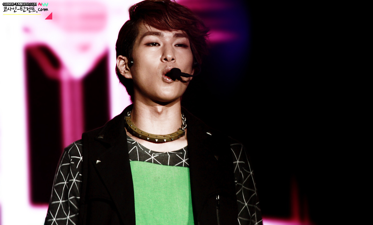 120808 Onew @ Etude Pink Play Concert Tumblr_m8halsvTwp1r8fs1io1_1280