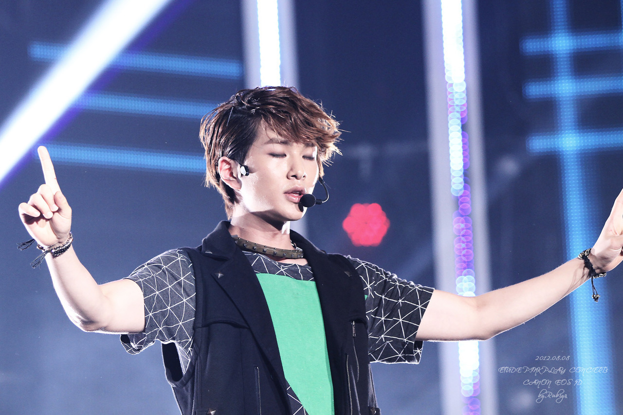 120808 Onew @ Etude Pink Play Concert Tumblr_m8hdxtYYaG1r8fs1io1_1280