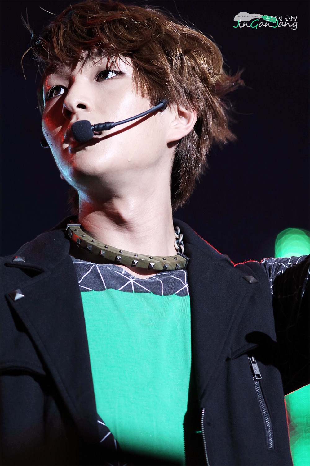 120808 Onew @ Etude Pink Play Concert Tumblr_m8ikiv1FfN1r8fs1io1_1280