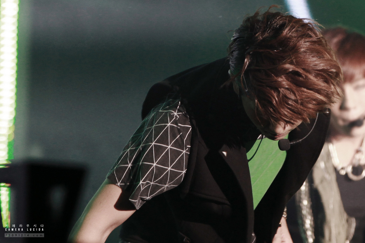 120808 Onew @ Etude Pink Play Concert Tumblr_m8iksrcla51r8fs1io1_1280