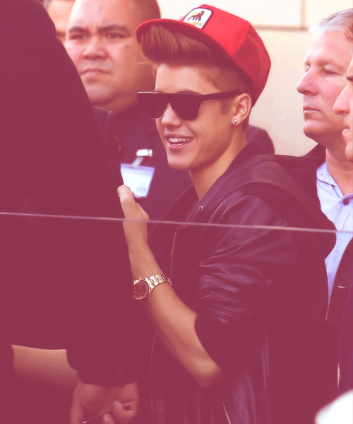 Justin Bieber. - Page 6 Tumblr_m8pchosu3C1racqfro1_500