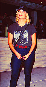 Képek ~ Ashley Benson Tumblr_m8t4flyV9n1qd0evso8_250