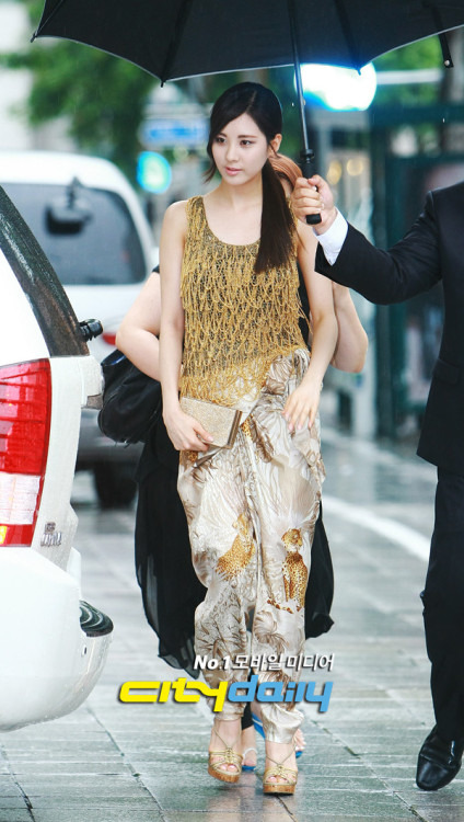 [PICS][18/08/2012]Tiffany and Seohyun at Salvatore Ferragamo Event in Korea. Tumblr_m8xvrpCakm1r0y74wo2_500