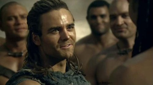 Dustin Clare Tumblr_m8z6isSYFg1rpw140o1_500