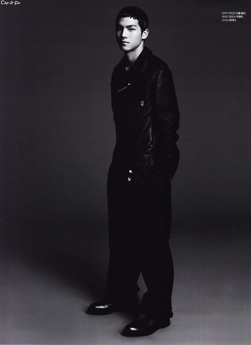 [24.08.2012] C.A.P pour 'L'Officiel Hommes' Tumblr_m99vfcyLZS1re1oboo1_500